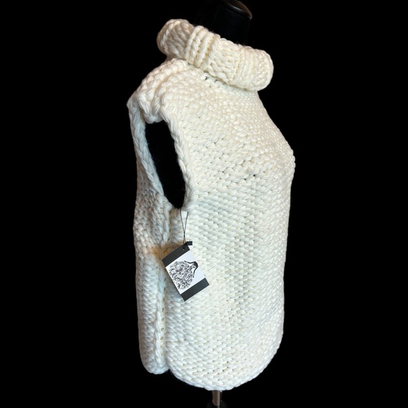 The KARSAAN Hand Knit Sweater - Picture 8 of 12